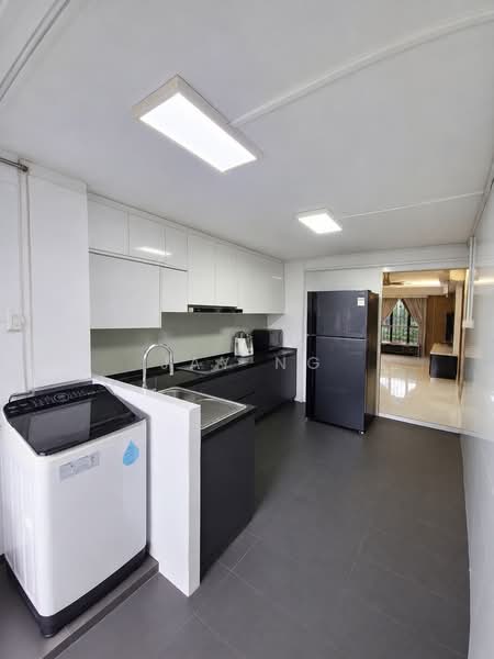 241 Jurong East Street 24, 241 Jurong East Street 24, 2 Bedrooms, 732 sqft, HDB Flat For Sale, by Jay Ng, 500232222 - Kitchen - PropertyGuru.com.sg