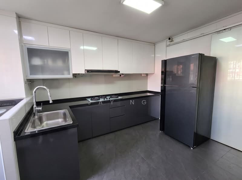 241 Jurong East Street 24, 241 Jurong East Street 24, 2 Bedrooms, 732 sqft, HDB Flat For Sale, by Jay Ng, 500232222 - Kitchen - PropertyGuru.com.sg