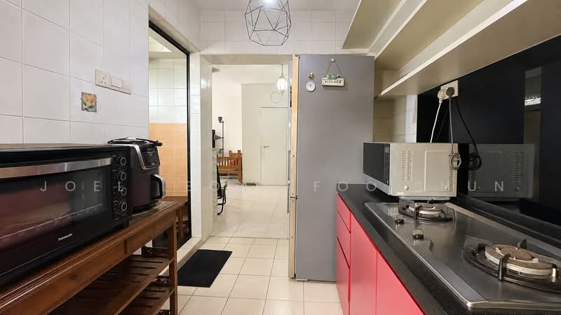 985A Buangkok Crescent, 985A Buangkok Crescent, 3 Bedrooms, 915 sqft, HDB Flat For Sale, by Joel Leong Foo Shun, 500232226 - Kitchen & Service Yard - PropertyGuru.com.sg