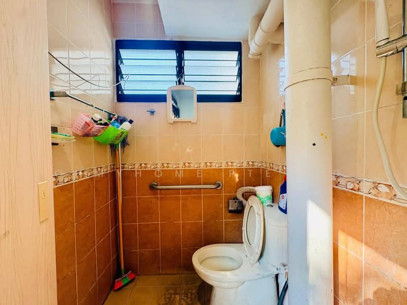 96 Geylang Bahru, 96 Geylang Bahru, 2 Bedrooms, 732 sqft, HDB Flat For Sale, by STEVEN NG, 500232231 - Bathroom - PropertyGuru.com.sg