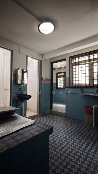 2 Lorong 7 Toa Payoh, 2 Lorong 7 Toa Payoh, 2 Bedrooms, 700 sqft, HDB Flat For Sale, by Sam Ong, 500232244 - Bathroom - PropertyGuru.com.sg