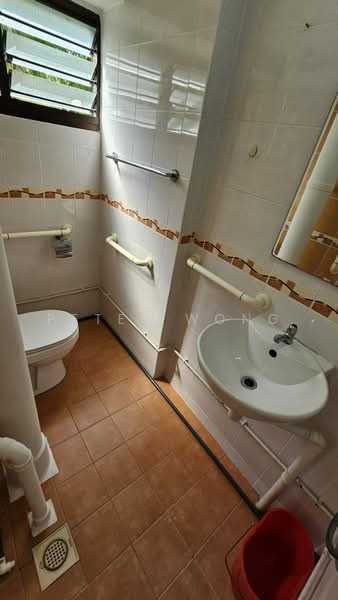 535 Bedok North Street 3, 535 Bedok North Street 3, 1 Bedroom, 484 sqft, HDB Flat For Sale, by Peter Wong, 500232264 - Bathroom - PropertyGuru.com.sg