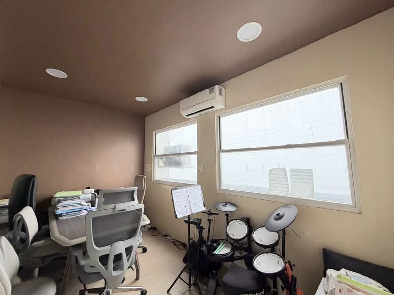 Lakeholmz, 82 Corporation Road, 5 Bedrooms, 2,454 sqft, Condominium For Sale, by Pristine Lim, 500232265 - Study - PropertyGuru.com.sg