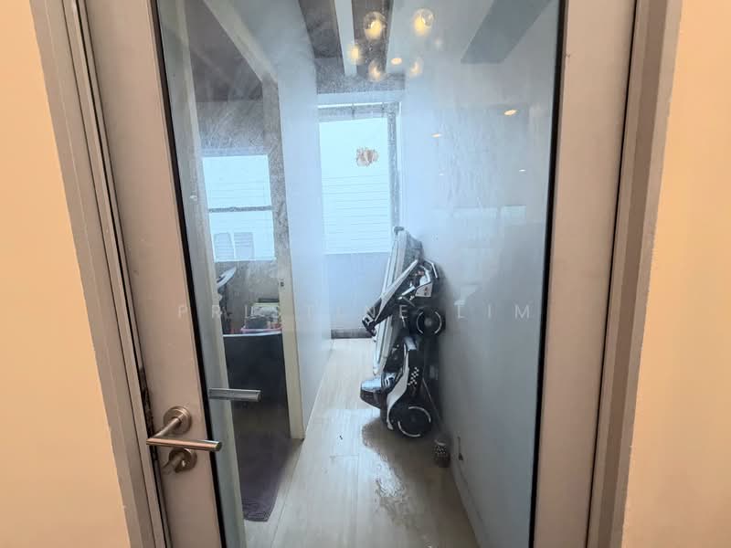 Lakeholmz, 82 Corporation Road, 5 Bedrooms, 2,454 sqft, Condominium For Sale, by Pristine Lim, 500232265 - Corridor - PropertyGuru.com.sg