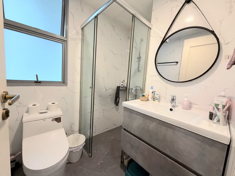 Lakeholmz, 82 Corporation Road, 5 Bedrooms, 2,454 sqft, Condominium For Sale, by Pristine Lim, 500232265 - Bathroom - PropertyGuru.com.sg