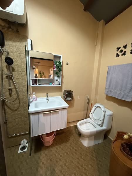 Kampong Glam Shop House, Arab Street, Beach Road / Bugis / Rochor, 450 sqft, Shop / Shophouse For Rent, by David Loh, 500232288 - Bathroom - CommercialGuru.com.sg