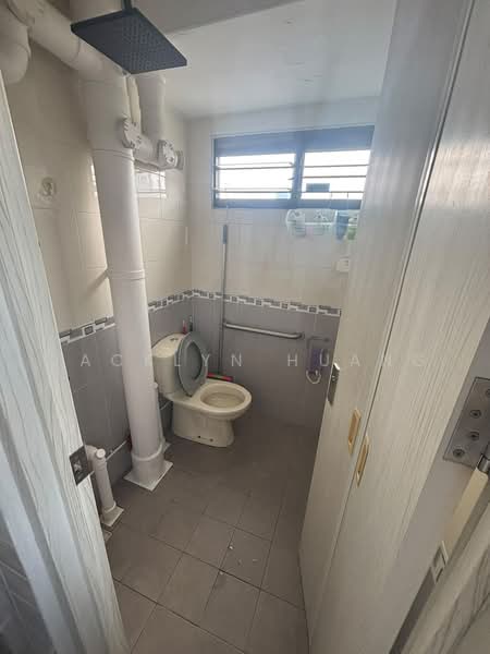 10 Gloucester Road, 10 Gloucester Road, Room Rental, 200 sqft, HDB Flat For Rent, by Jacklyn Huang, 500232290 - Bathroom - PropertyGuru.com.sg