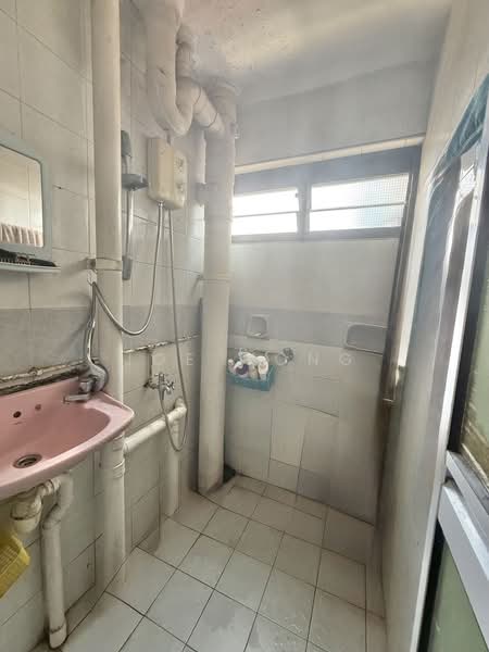 28 New Upper Changi Road, 28 New Upper Changi Road, 2 Bedrooms, 818 sqft, HDB Flat For Sale, by Joe Wong, 500232293 - Bathroom - PropertyGuru.com.sg