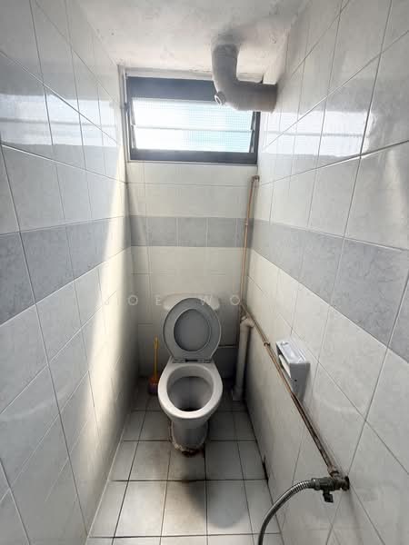 28 New Upper Changi Road, 28 New Upper Changi Road, 2 Bedrooms, 818 sqft, HDB Flat For Sale, by Joe Wong, 500232293 - Bathroom - PropertyGuru.com.sg