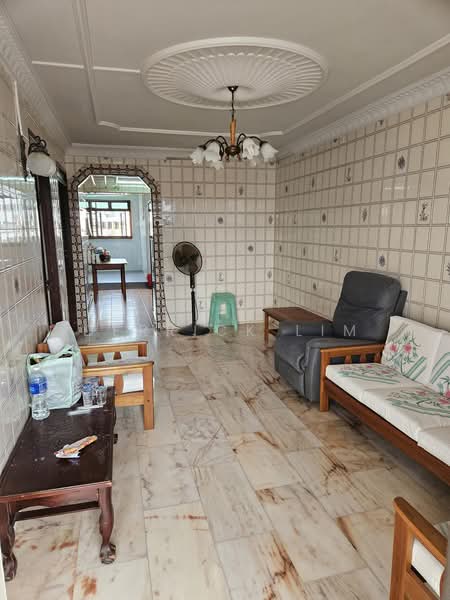 51 Lorong 6 Toa Payoh, 51 Lorong 6 Toa Payoh, 2 Bedrooms, 678 sqft, HDB Flat For Sale, by Derrick Lim, 500232321 - Living Room - PropertyGuru.com.sg