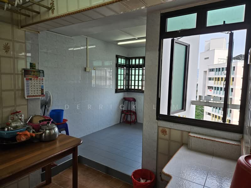 51 Lorong 6 Toa Payoh, 51 Lorong 6 Toa Payoh, 2 Bedrooms, 678 sqft, HDB Flat For Sale, by Derrick Lim, 500232321 - Kitchen - PropertyGuru.com.sg