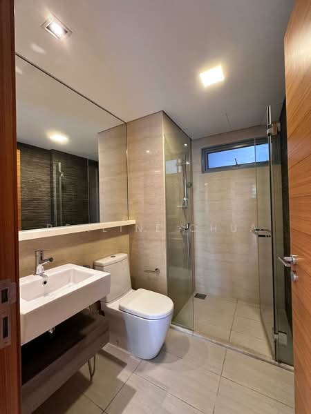 Woodhaven, 71 Woodgrove Avenue, 3 Bedrooms, 1,173 sqft, Condominium For Sale, by Perline Chua, 500232332 - Bathroom - PropertyGuru.com.sg