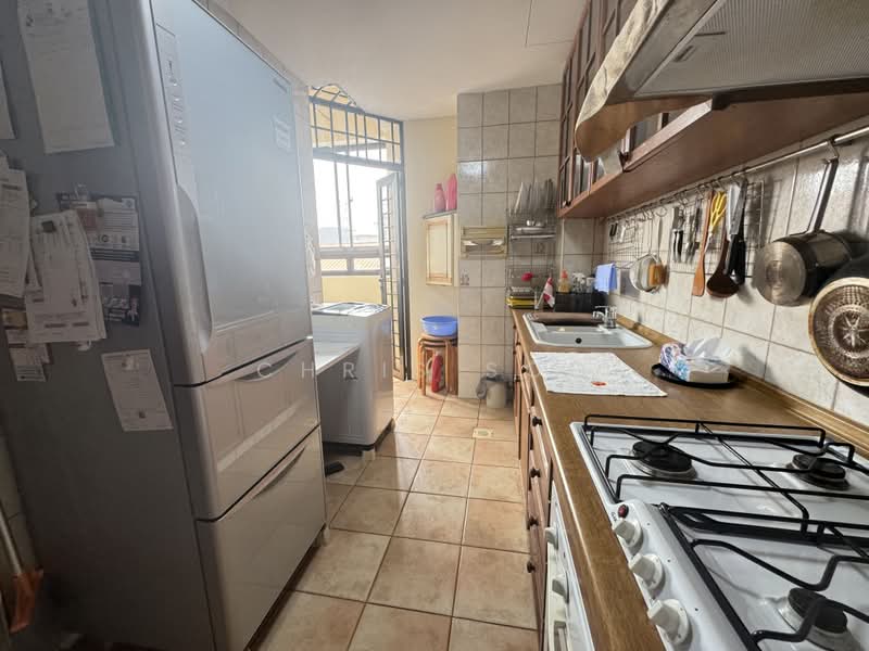 Springvale, 907 East Coast Road, 2 Bedrooms, 980 sqft, Apartment For Sale, by Chris Soo, 500232334 - Kitchen - PropertyGuru.com.sg
