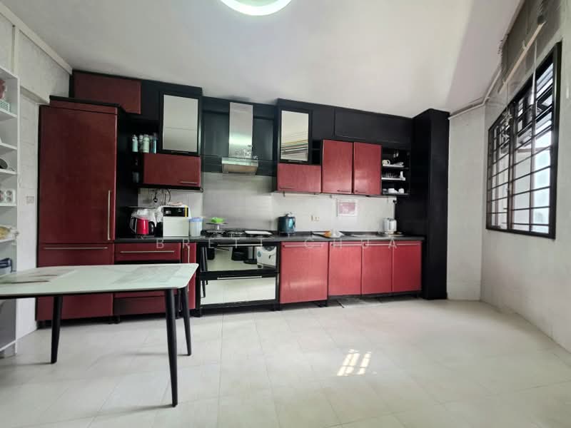 204A Compassvale Drive, 204A Compassvale Drive, 3 Bedrooms, 1,184 sqft, HDB Flat For Sale, by Brett Chua, 500232354 - Kitchen - PropertyGuru.com.sg