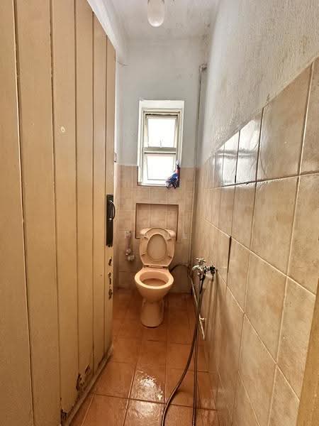 78 Guan Chuan Street, 78 Guan Chuan Street, Alexandra / Commonwealth, 3 Bedrooms, 797 sqft, Walk-up Apartment For Sale, by Paul Wong 黄逸强, 500232359 - Bathroom - PropertyGuru.com.sg