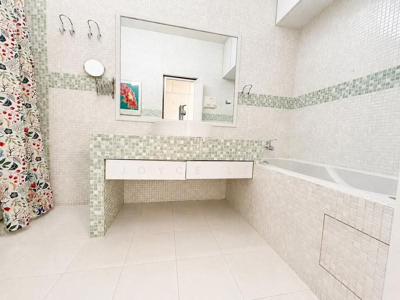 52 Jalan Pergam, Bedok / Upper East Coast, Room Rental, 400 sqft, Terraced House For Rent, by Joyce Lee, 500232364 - Bathroom - PropertyGuru.com.sg