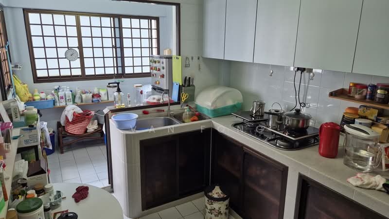 329 Sembawang Close, 329 Sembawang Close, 3 Bedrooms, 1,087 sqft, HDB Flat For Sale, by Evan Fong, 500232365 - Kitchen - PropertyGuru.com.sg