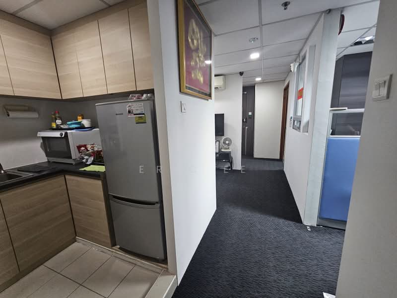 Wcega Tower, 21 Bukit Batok Crescent, 969 sqft, Light Industrial (B1) For Sale, by Eric Ee, 500232392 - Kitchen - CommercialGuru.com.sg