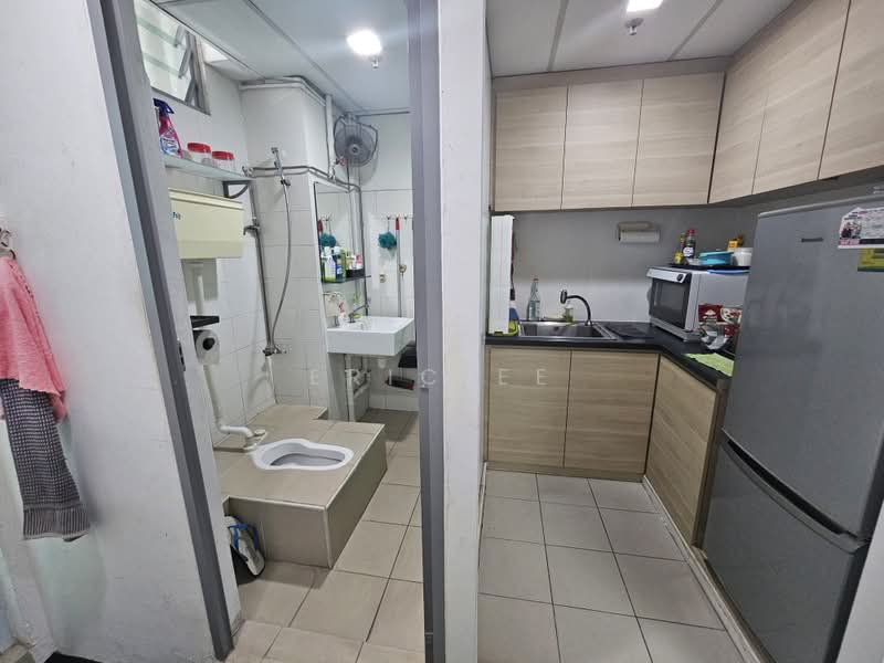 Wcega Tower, 21 Bukit Batok Crescent, 969 sqft, Light Industrial (B1) For Sale, by Eric Ee, 500232392 - Kitchen - CommercialGuru.com.sg