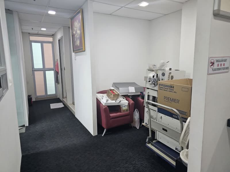 Wcega Tower, 21 Bukit Batok Crescent, 969 sqft, Light Industrial (B1) For Sale, by Eric Ee, 500232392 - Corridor - CommercialGuru.com.sg