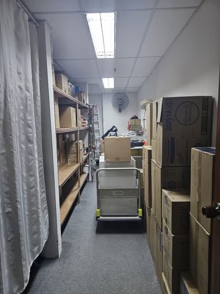 Wcega Tower, 21 Bukit Batok Crescent, 969 sqft, Light Industrial (B1) For Sale, by Eric Ee, 500232392 - Interior - CommercialGuru.com.sg