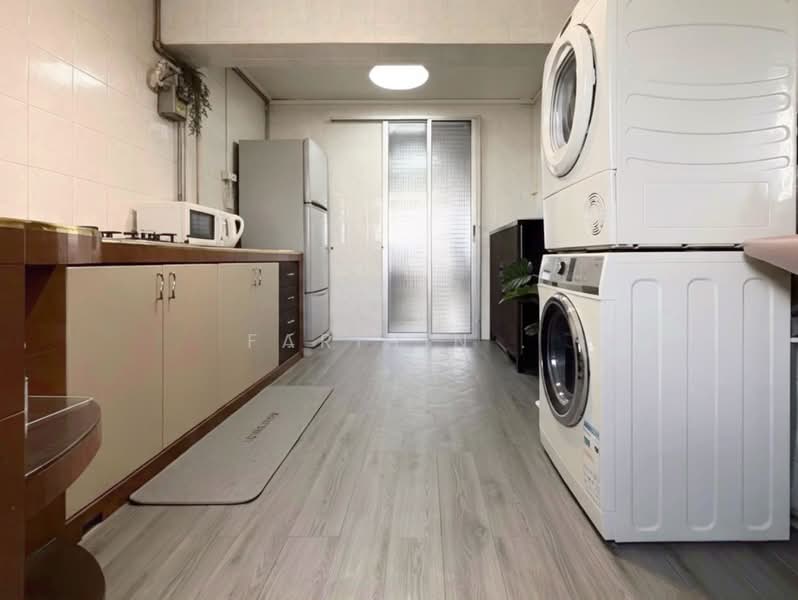 208 Boon Lay Place, 208 Boon Lay Place, 2 Bedrooms, 699 sqft, HDB Flat For Sale, by Farihin ., 500232397 - Kitchen - PropertyGuru.com.sg