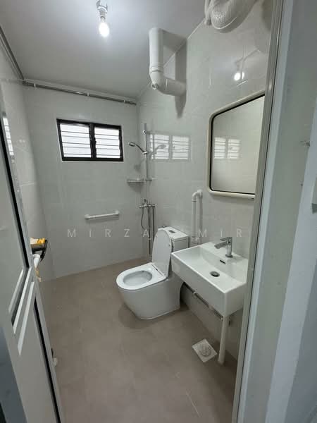 414 Pasir Ris Drive 6, 414 Pasir Ris Drive 6, 3 Bedrooms, 1,194 sqft, HDB Flat For Rent, by Mirza Amir, 500232420 - Bathroom - PropertyGuru.com.sg