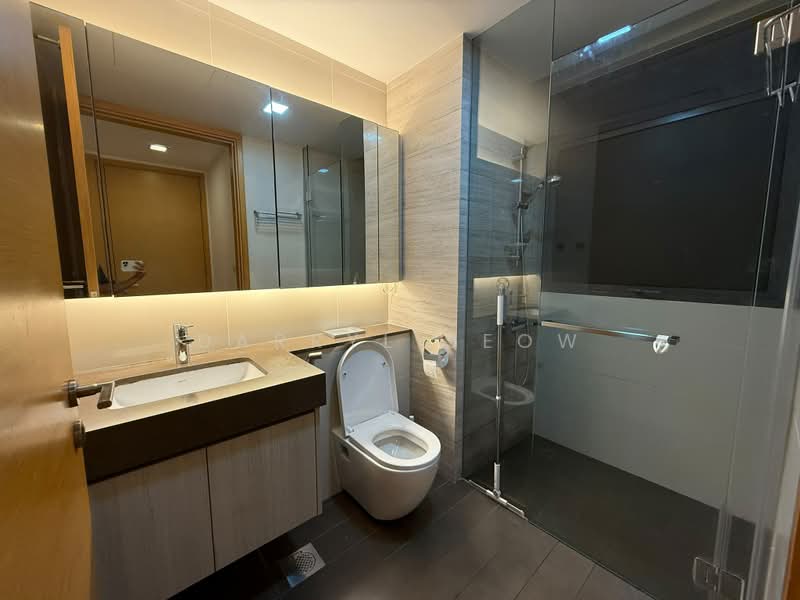 Hedges Park Condominium, 89 Flora Drive, 3 Bedrooms, 1,001 sqft, Condominium For Rent, by Darryl Seow, 500232425 - Bathroom - PropertyGuru.com.sg