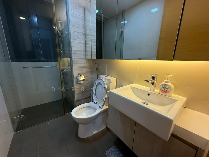 Hedges Park Condominium, 89 Flora Drive, 3 Bedrooms, 1,001 sqft, Condominium For Rent, by Darryl Seow, 500232425 - Bathroom - PropertyGuru.com.sg