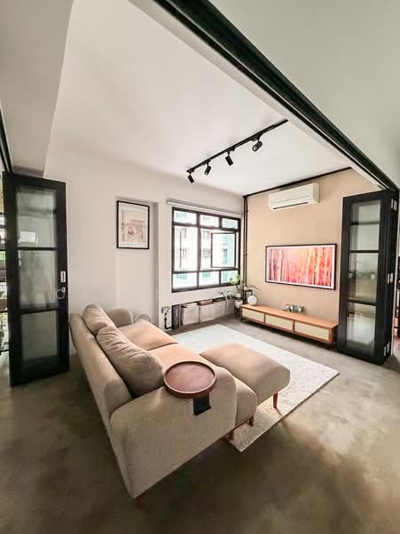 654 Senja Road, 654 Senja Road, 3 Bedrooms, 980 sqft, HDB Flat For Sale, by Clauson Seah, 500232456 - Living Room - PropertyGuru.com.sg