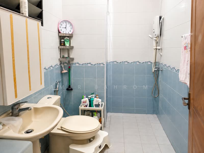 79A Toa Payoh Central, 79A Toa Payoh Central, 3 Bedrooms, 818 sqft, HDB Flat For Sale, by Amir Bahrom, 500232457 - Bathroom - PropertyGuru.com.sg
