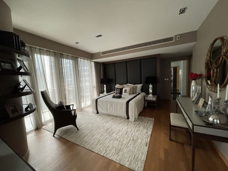 One Shenton, 1 Shenton Way, 4 Bedrooms, 5,350 sqft, Condominium For Sale, by Billy Ong, 500232482 - Bedroom - PropertyGuru.com.sg