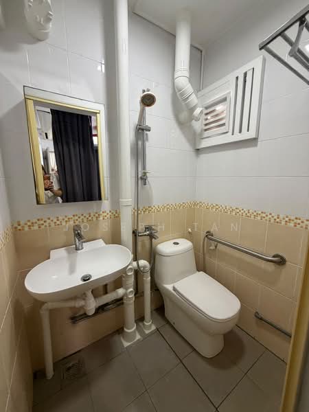 24 Marsiling Drive, 24 Marsiling Drive, 2 Bedrooms, 721 sqft, HDB Flat For Rent, by Joseph Tan, 500232485 - Bathroom - PropertyGuru.com.sg