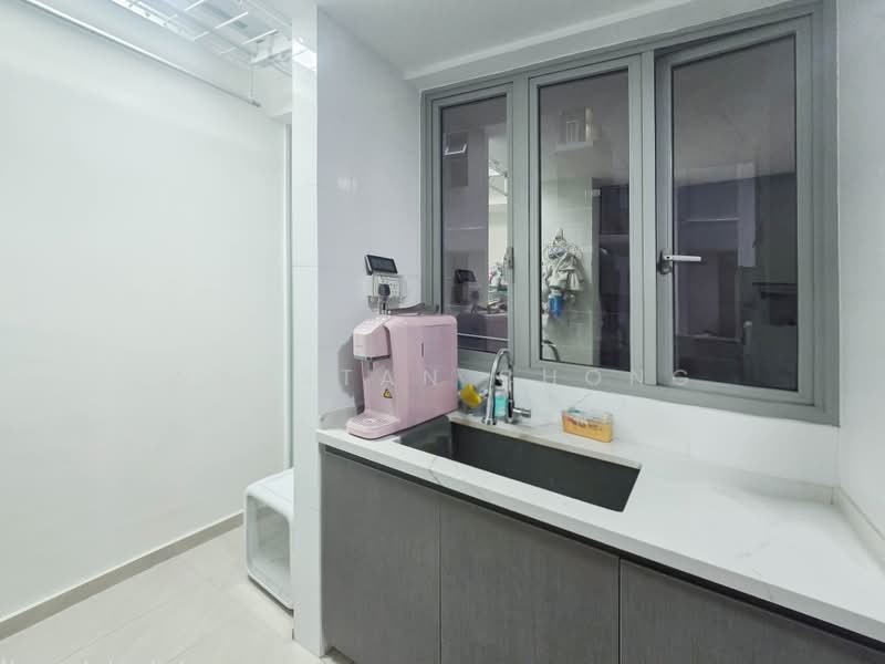FLO Residence, 11 Punggol Field Walk, 3 Bedrooms, 969 sqft, Condominium For Sale, by Wynstan Chong, 500232523 - Kitchen - PropertyGuru.com.sg