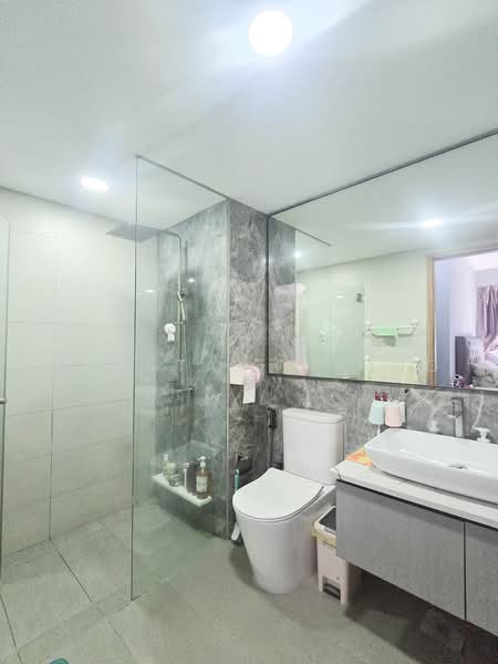 FLO Residence, 11 Punggol Field Walk, 3 Bedrooms, 969 sqft, Condominium For Sale, by Wynstan Chong, 500232523 - Bathroom - PropertyGuru.com.sg