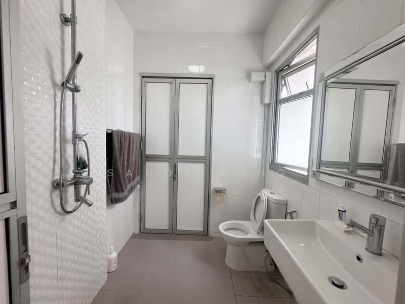 292A Bukit Batok East Avenue 6, 292A Bukit Batok East Avenue 6, 1 Bedroom, 505 sqft, HDB Flat For Sale, by Sandy Hong, 500232538 - Bathroom - PropertyGuru.com.sg