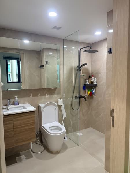 Treasure at Tampines, 53 Tampines Lane, 1 Bedroom, 463 sqft, Condominium For Sale, by James Foo, 500232550 - Bathroom - PropertyGuru.com.sg