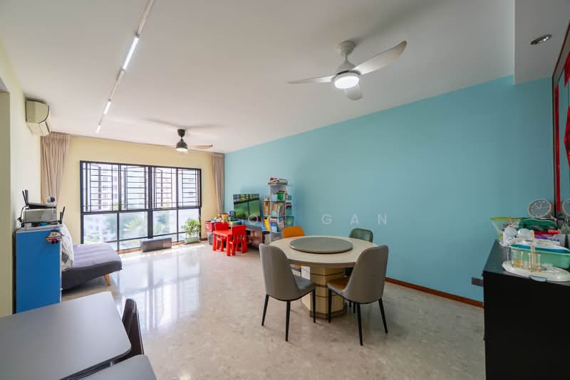 Woodsvale, 9 Woodlands Drive 72, 3 Bedrooms, 1,238 sqft, Condominium For Sale, by Carol Gan, 500232553 - Living Room - PropertyGuru.com.sg
