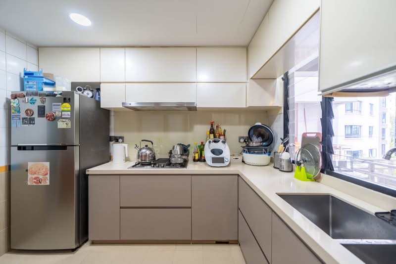 Woodsvale, 9 Woodlands Drive 72, 3 Bedrooms, 1,238 sqft, Condominium For Sale, by Carol Gan, 500232553 - Kitchen - PropertyGuru.com.sg