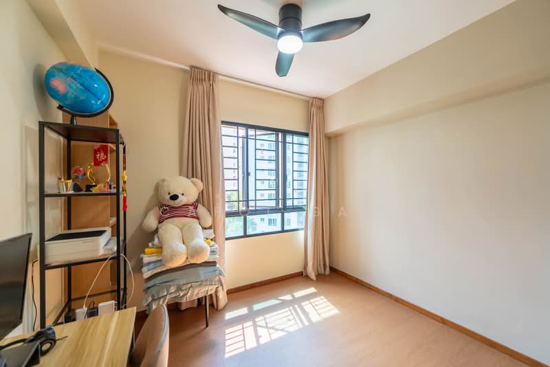 Woodsvale, 9 Woodlands Drive 72, 3 Bedrooms, 1,238 sqft, Condominium For Sale, by Carol Gan, 500232553 - Bedroom - PropertyGuru.com.sg
