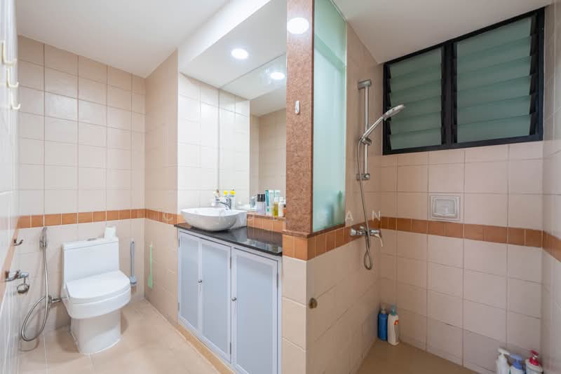 Woodsvale, 9 Woodlands Drive 72, 3 Bedrooms, 1,238 sqft, Condominium For Sale, by Carol Gan, 500232553 - Bathroom - PropertyGuru.com.sg