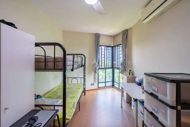 Woodsvale, 9 Woodlands Drive 72, 3 Bedrooms, 1,238 sqft, Condominium For Sale, by Carol Gan, 500232553 - Bedroom - PropertyGuru.com.sg