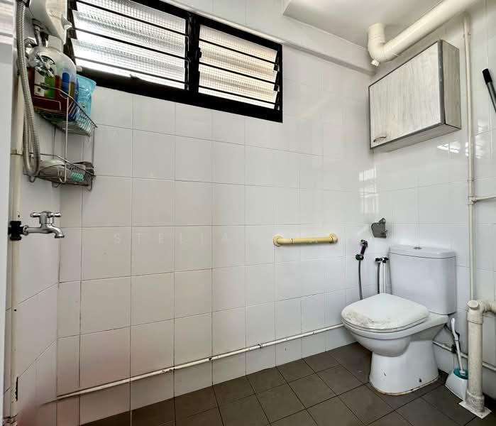 161 Tampines Street 12, 161 Tampines Street 12, 3 Bedrooms, 1,130 sqft, HDB Flat For Rent, by Stella Zhang, 500232556 - Common Bathroom - PropertyGuru.com.sg