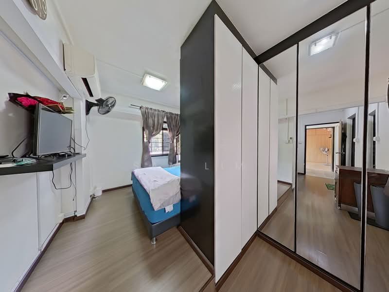 183 Yung Sheng Road, 183 Yung Sheng Road, 3 Bedrooms, 1,249 sqft, HDB Flat For Sale, by Sam Lim, 500232571 - Master Bedroom + Walk In Closet - PropertyGuru.com.sg