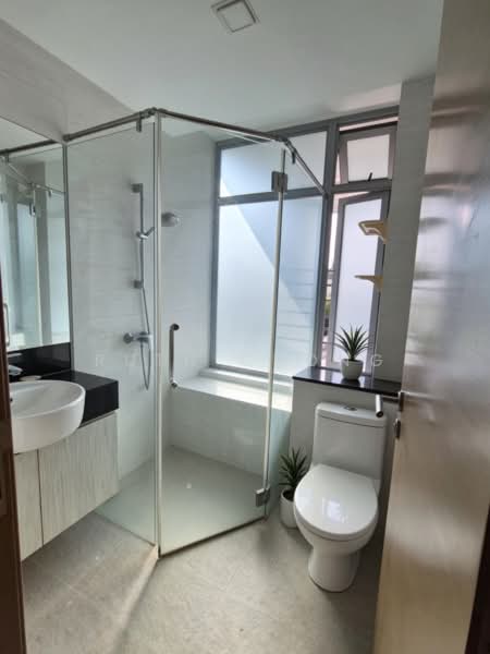 Tembeling Court, 86 Tembeling Road, 3 Bedrooms, 1,184 sqft, Condominium For Rent, by Ruth Chong, 500232573 - Bathroom - PropertyGuru.com.sg
