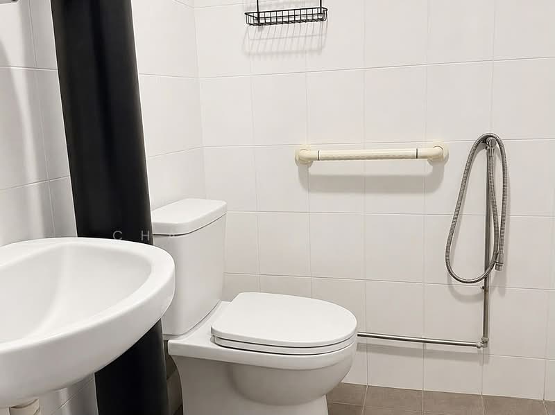 534 Ang Mo Kio Avenue 10, 534 Ang Mo Kio Avenue 10, 2 Bedrooms, 732 sqft, HDB Flat For Sale, by Chal Sulaiman, 500232575 - Bathroom - PropertyGuru.com.sg