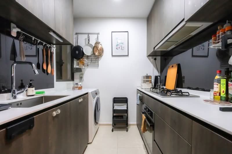 iNz Residence, 78 Choa Chu Kang Avenue 5, 3 Bedrooms, 883 sqft, Condominium For Sale, by Eugene Koh, 500232580 - Kitchen - PropertyGuru.com.sg