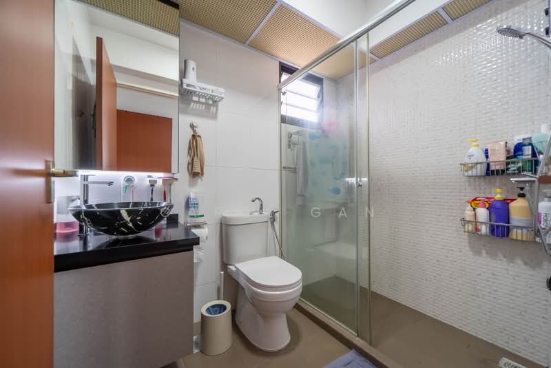 996B Buangkok Crescent, 996B Buangkok Crescent, 3 Bedrooms, 1,001 sqft, HDB Flat For Sale, by Carol Gan, 500232582 - Bathroom - PropertyGuru.com.sg