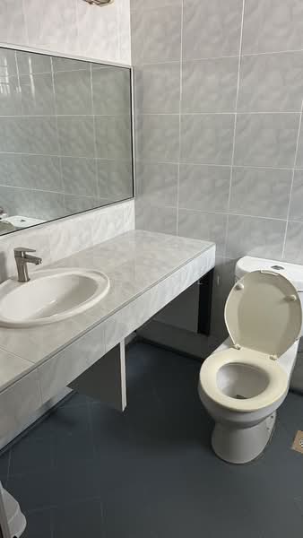 carlisle road, , Room Rental, 200 sqft, Corner Terrace For Rent, by Joseph Lim 林有利, 500232604 - Bathroom - PropertyGuru.com.sg