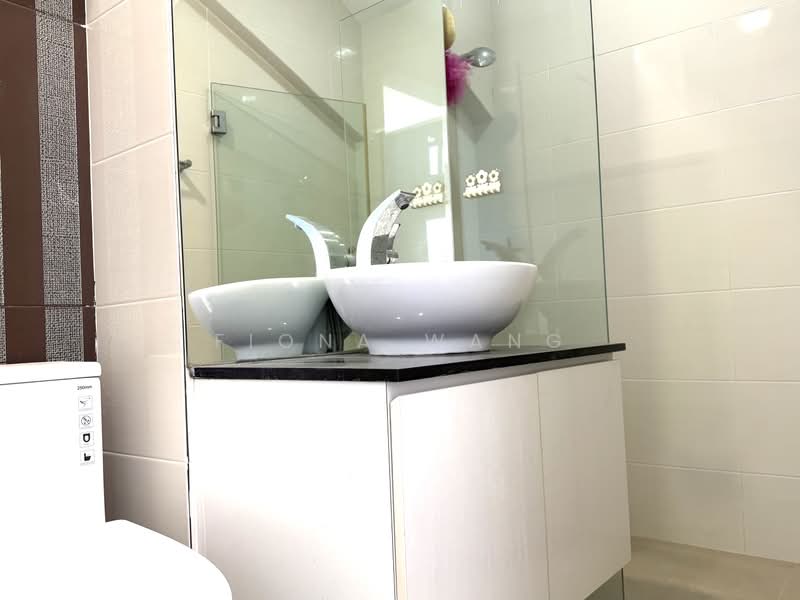 Grande Vista, 22 Cactus Drive, 3 Bedrooms, 2,024 sqft, Condominium For Sale, by Fiona Wang, 500232617 - Bathroom - PropertyGuru.com.sg